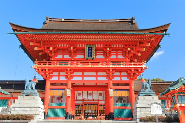 202402pixta_fushimiinari_75325750_S.jpg